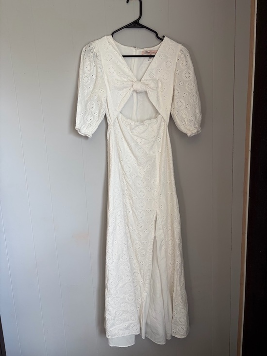 no brand Dresses & Skirts - White Eyelet Maxi Dress with Front Knot and Puff Sleeves